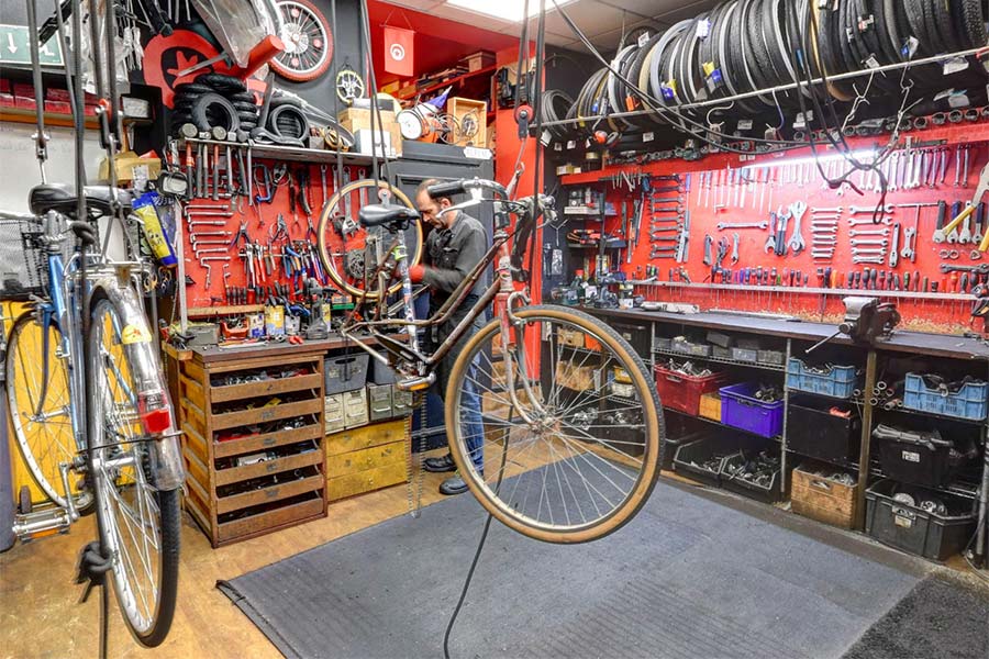 Atelier de réparation de vélo à Paris