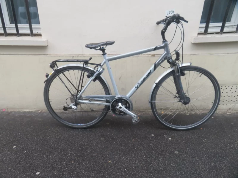 V&eacute;lo VTC Cadre Ferm&eacute; Diamant