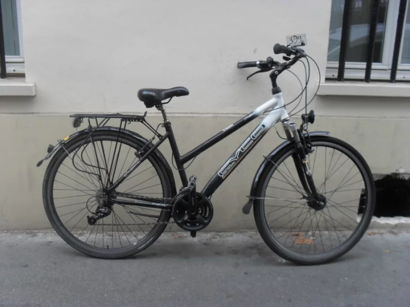 V&eacute;lo VTC Femme Cyco 28 TR